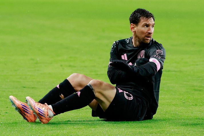 Lionel Messi hefur hér fengið harðar móttökur frá leikmönnum Nashville SC sem voru með hann í gjörgæslu í leiknum i nótt.