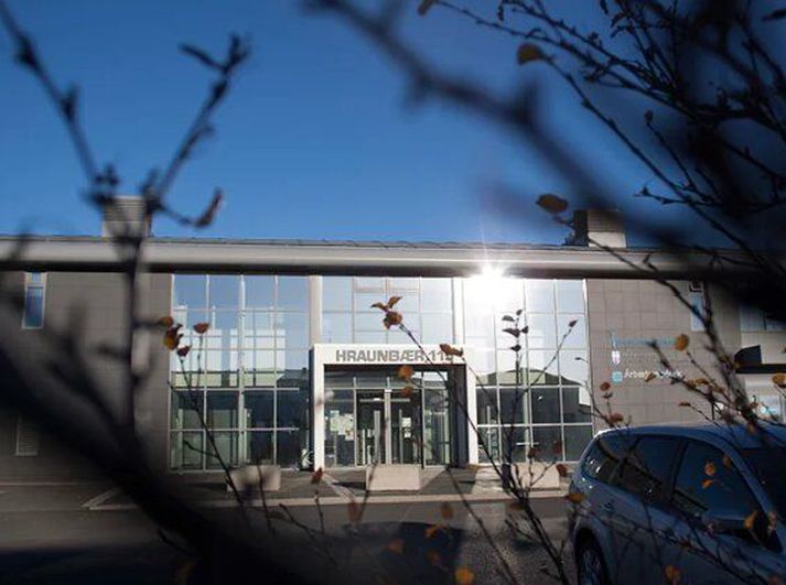 Verkefnin verða flutt á heilsugæsluna í Árbæ en Heyrnar- og talmeinastöðin hefur verið staðsett þar. 