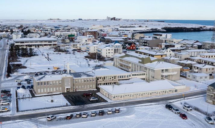 Rafmagn hefur slegið út víða í Reykjanesbæ.