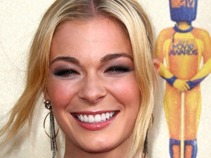 LeAnn Rimes. MYND/Cover Media