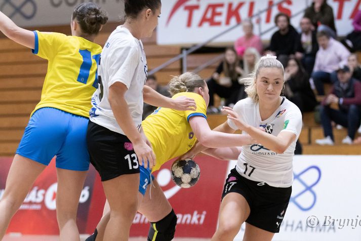 Emilía Ósk Steinarsdóttir átti stórleik á móti Fjölni og hélt heldur betur upp á það að fá að vera með í leiknum.
