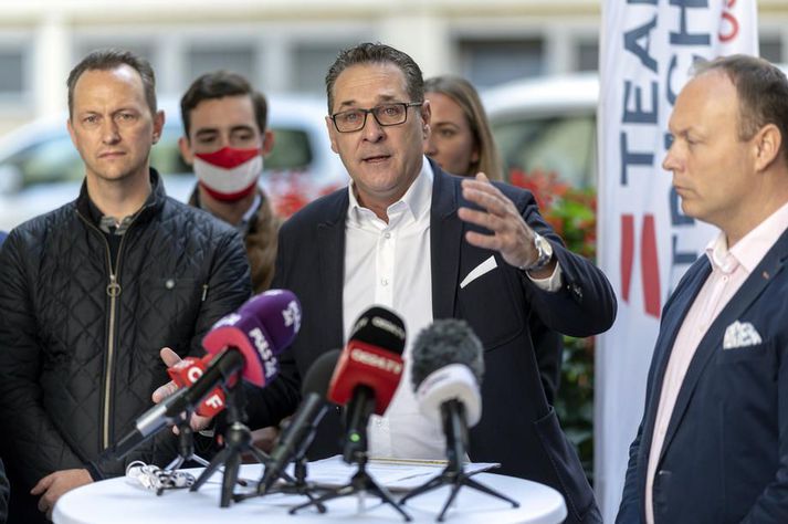 Heinz-Christian Strache (f.m.) hrökklaðist úr Frelsisflokknum eftir Ibiza-hneykslið en sneri aftur í stjórnmálin með nýjum flokki fyrrverandi frelsisflokksmanna.