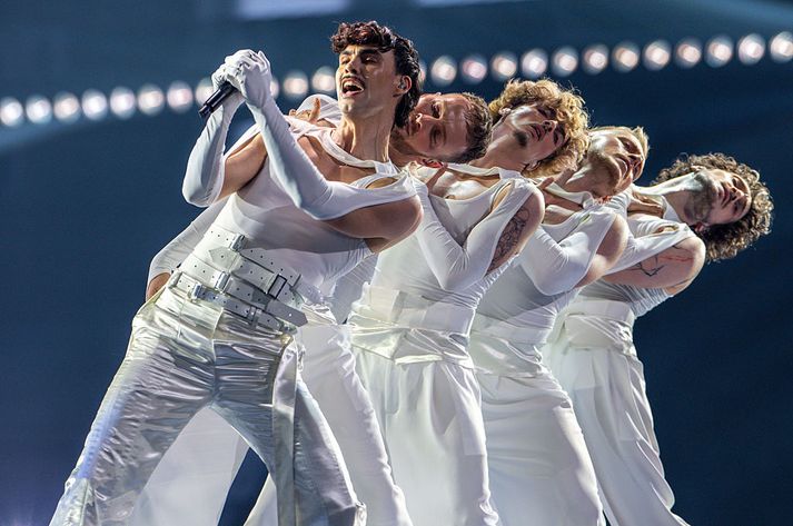 Tékkinn Adonxs gæti þurft að bæta sig fyrir seinni undankeppni Eurovision á morgun, en hann hefur fallið verulega í veðbönkum. 