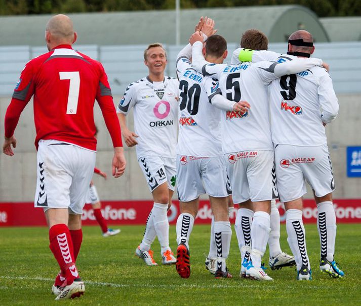 Sigurbjörn fylgist hér með Eyjamönnum fagna. Mynd/HAG