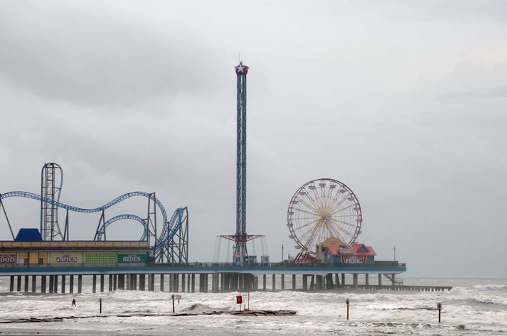 Skemmtigarður við ströndina í Galveston í Texas í gærkvöldi.