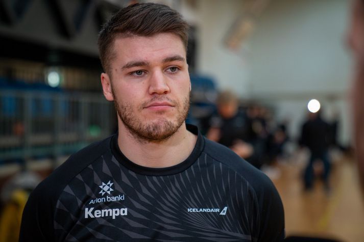 Staðan á Elvari Erni Jónssyni virðist skána með hverjum deginum sem líður. Eftir margra vikna meiðslatímabil lítur út fyrir að hann geti verið klár í slaginn með íslenska landsliðinu á komandi Evrópumóti. 