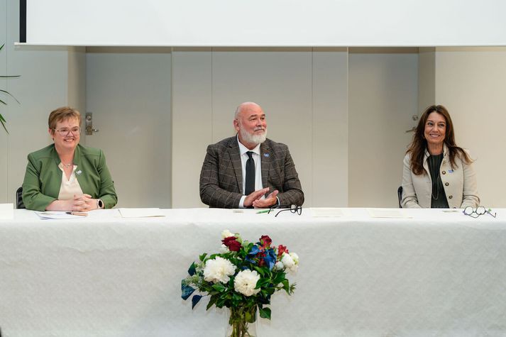 Silja Bára Ómarsdóttir, rektor HÍ, Logi Einarsson, háskólaráðherra, og Hólmfríður Sveinsdóttir, rektor Háskólans á Hólum.