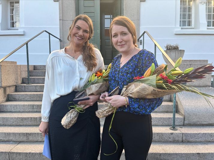 Sunna Valgerðardóttir og Lillý Valgerður Pétursdóttir fengu blaðamannaverðlaun í dag fyrir umfjallanir sínar hjá fréttastofu Vísis, Stöðvar 2 og Bylgjunnar.