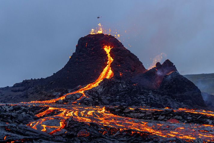 Gosið í Geldingadal við Fagradalsfjall á Reykjanesskaga hófst á föstudagskvöld.