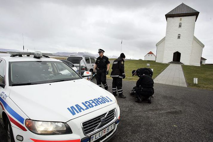 Handtekinn Ekki er vitað hvað manninum gekk til. Hann streittist á móti við handtöku.Fréttablaðið/daníel