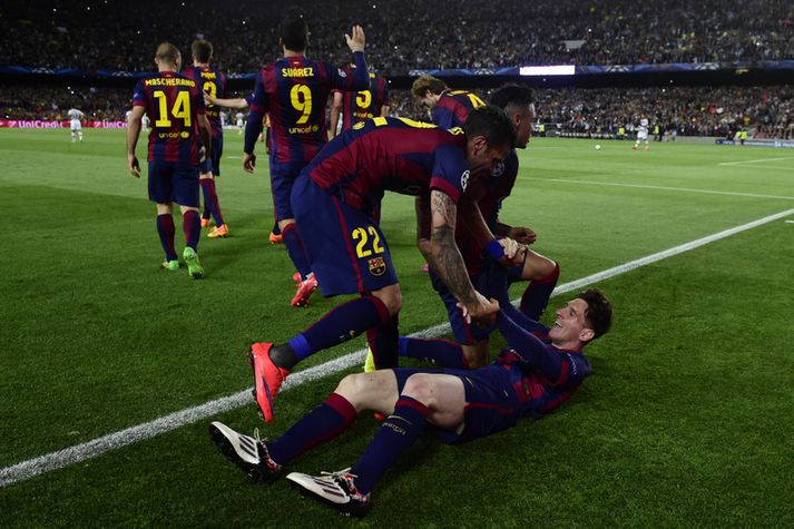 Lionel Messi fagnar fallegasta markinu á tímabilinu 2014-15.