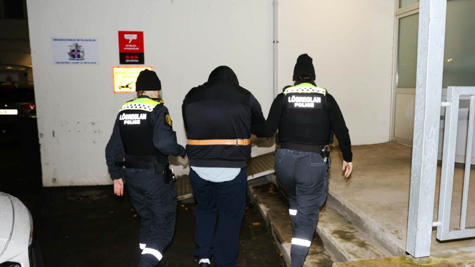 Fram­kvæmda­stjóri hjá þekktu fyrir­tæki meðal hand­teknu