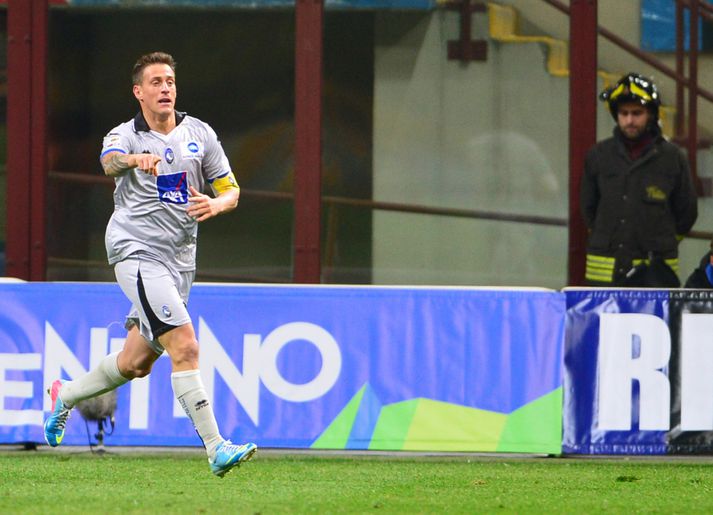 German Denis skoraði þrennu á tólf mínútum í kvöld.