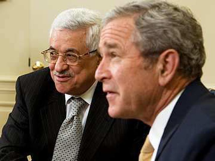 Bush og Abbas eru kampakátir.