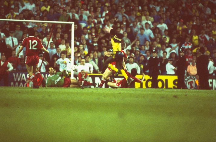 Michael Thomas skorar markið mikilvæga á Anfield 1989