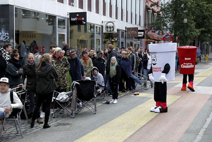 Viðmælendur Fréttablaðsins voru allir sammála um að það sé bolalegt að standa í röð og bíða eftir ókeypis kleinuhringjum.