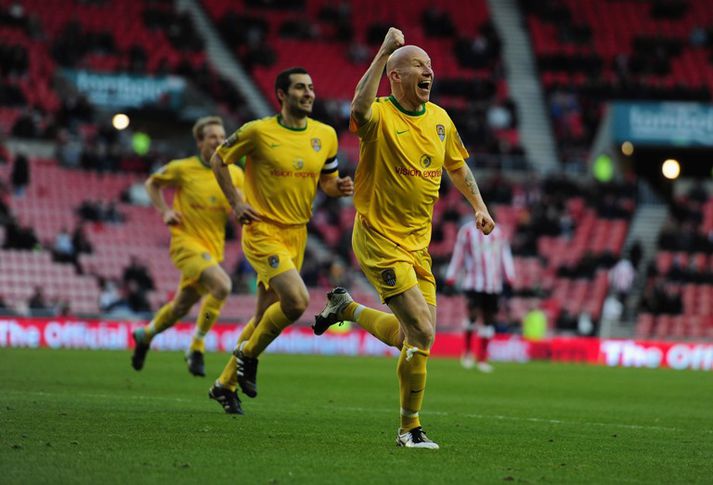 Leikmenn Notts County fagna í dag en þeir unnu óvæntan sigur.