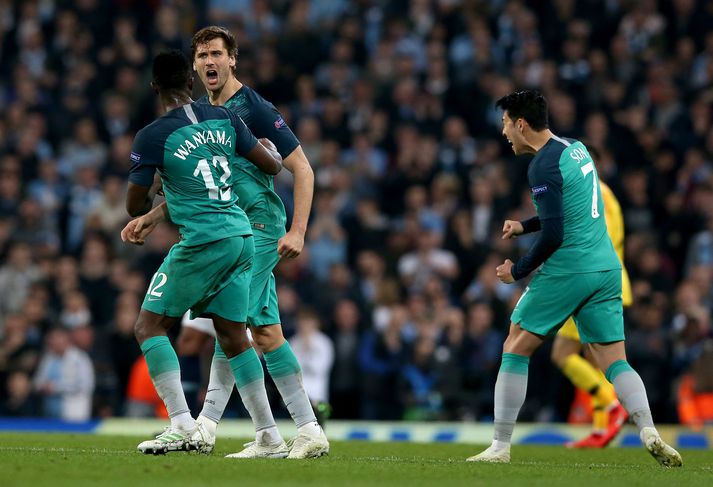 Llorente fagnar markinu sem skaut Tottenham áfram.