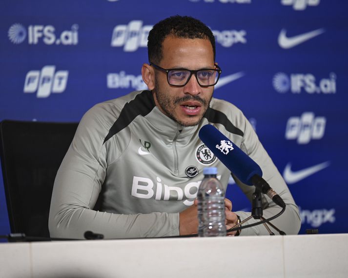 Liam Rosenior á blaðamannafundi í dag.