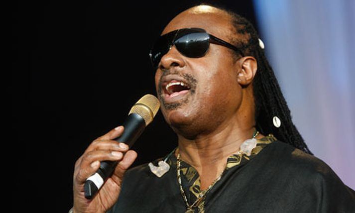 Stevie Wonder hefur verið blindur frá fæðingu en samkvæmt frétt The Sun skrifaði hann undir skilnaðarpappíranna með tveimur fingraförum.