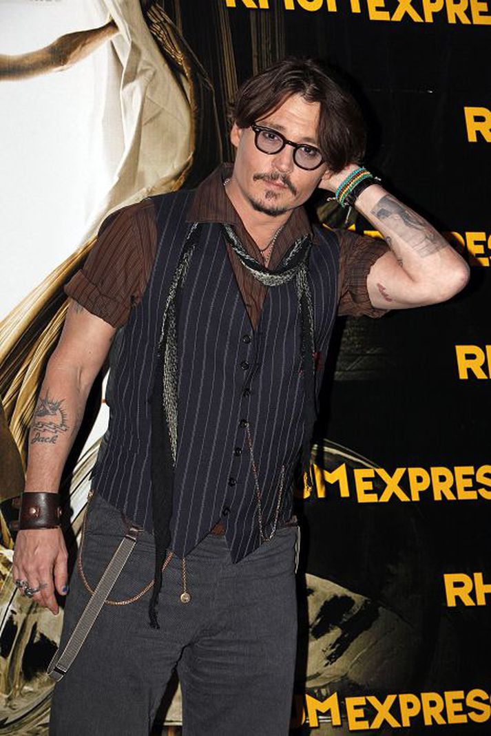 Jonny Depp hefur verið ættleiddur af Comanche-indíánaflokknum.