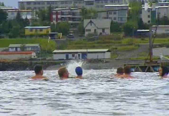 Frá sjósundi í Nauthólsvík.