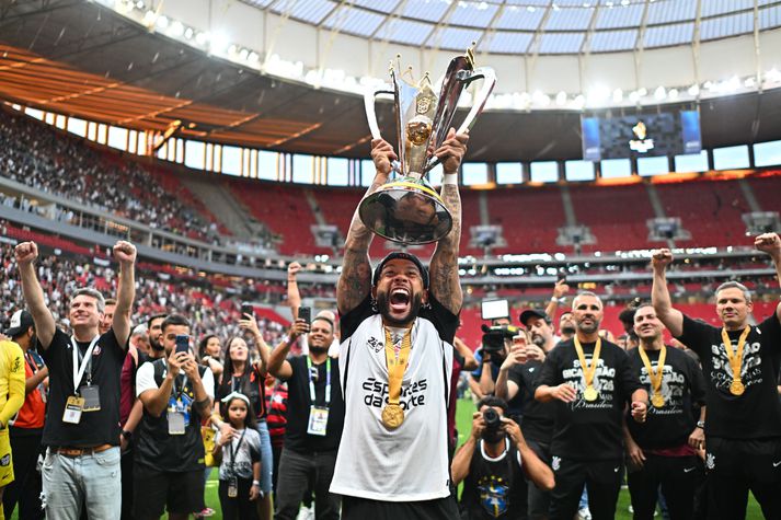 Memphis Depay ákvað að gefa Corinthians afslátt af launakröfum sínum.