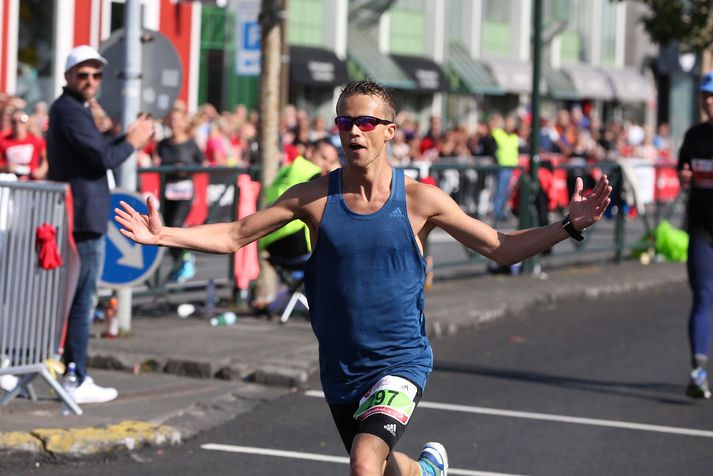 Arnar Pétursson er Íslandsmeistari í maranþonhlaupi.