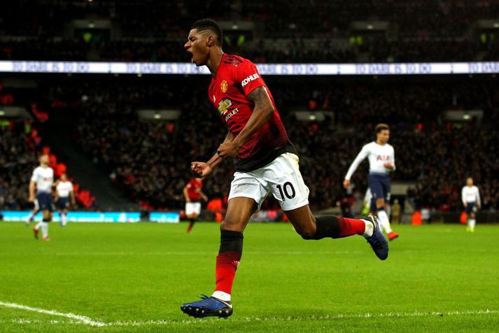 Marcus Rashford fagnar marki fyrir Manchester United á móti Tottenham Hotspur en þessi lið gætu mögulega mæst í fyrsta leiknum þegar enska úrvalsdeildin fer aftur af stað.