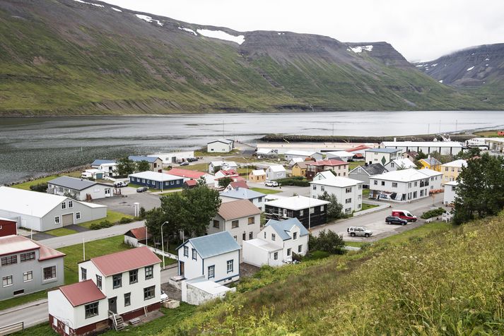 Magnið úr borholunni er um það bil fjórfalt meira en þorpið þarfnast. 