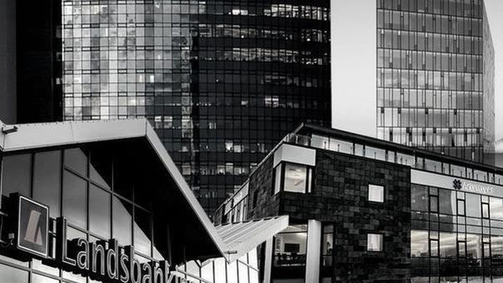 Íbúðalán bankanna skruppu veru­lega saman og ekki verið minni um langt ára­bil