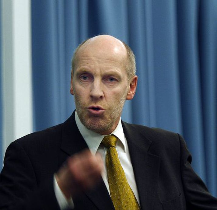 Ekki allir eins bjartsýnir. Steingrímur sagði að því miður væri það hluti af samningum okkar við Alþjóðagjaldeyrissjóðinn og aðra lánveitendur að við gerðum upp Icesave-skuldbindingarnar.