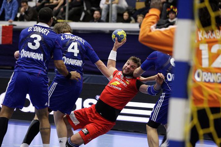 Róbert hefur skrifað nafn sitt í sögubækur íslenska handboltalandsliðsins. Hér er hann í baráttu á HM í Svíþjóð.