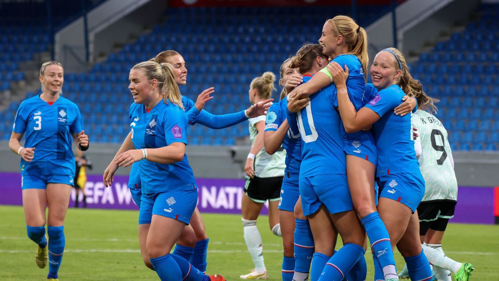 Neyðar­leg staða ef Ís­land vinnur í kvöld - Vísir