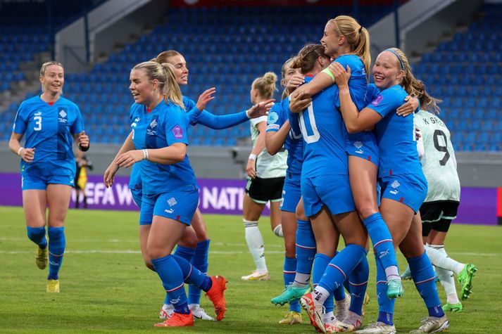 Íslenska landsliðið vann Wales 1-0 í haust með glæsilegu skallamarki Glódísar Perlu Viggósdóttur.