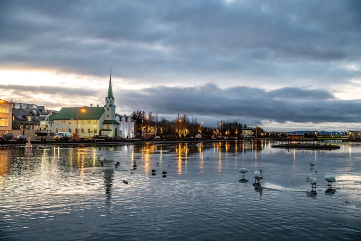 Spáð er suðlægari vindi á morgun og fram á sunnudag.