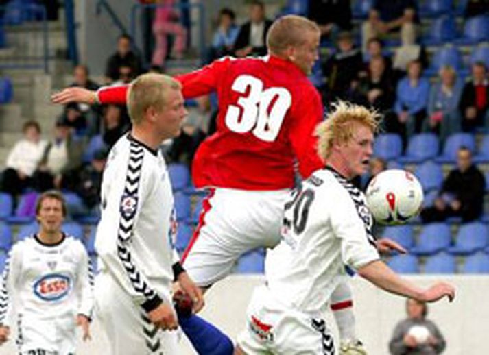 Úr leik Vals og ÍBv á mánudag. Þar steinlágu Eyjamenn, töpuðu 5 - 0.