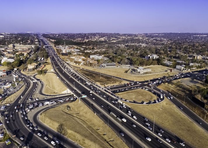 Vísir hefur ekki upplýsingar um hvar í Suður-Afríku slysið varð. Myndin er tekin nærri Jóhannesarborg og er úr safni.