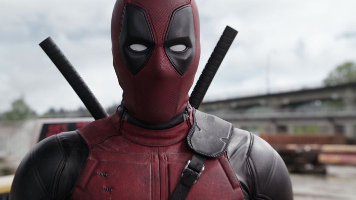 Vitni að slysinu á tökustað Deadpool 2 segja konuna hafa misst stjórn á mótorhjólinu.