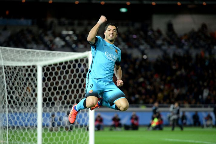Luis Suarez fagnar einu marka sinna.