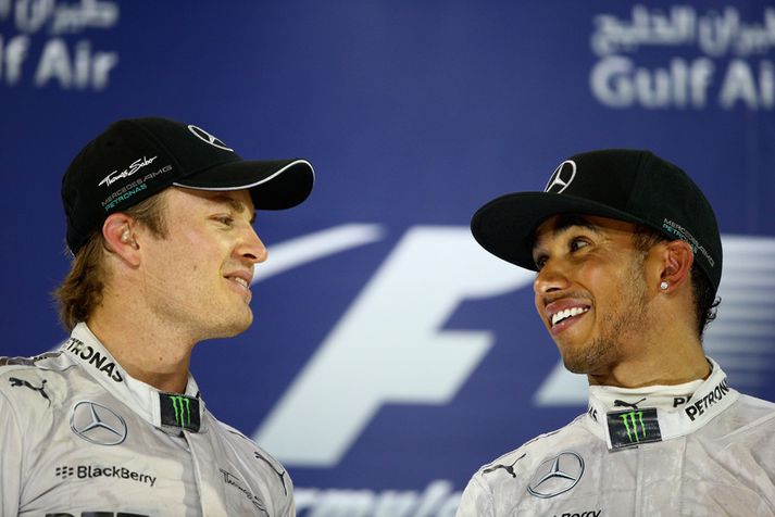 Nico Rosberg og Lewis Hamilton þurfa ekki að víkja.