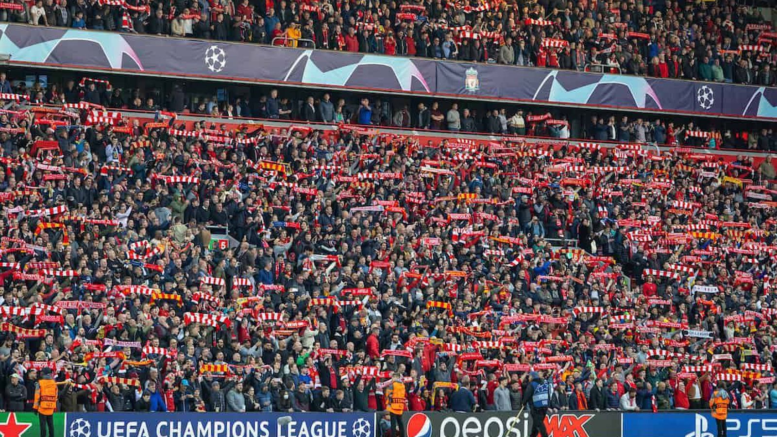 Stuðnings­mönnum Liver­pool ráð­lagt að klæðast ekki treyju liðsins í