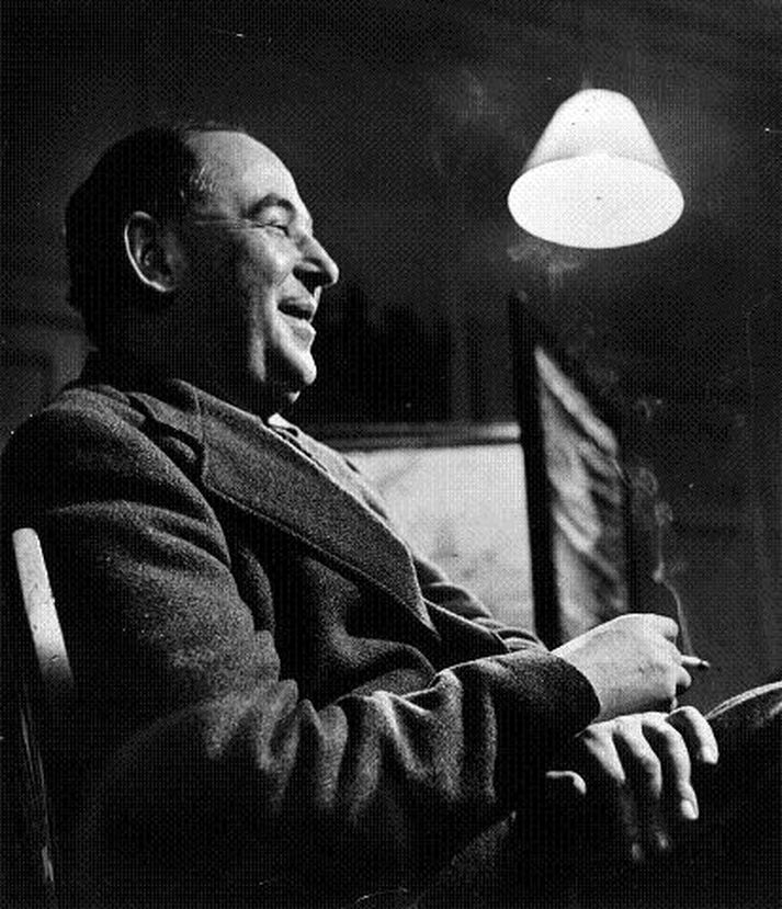 Barnabækur C.S. Lewis um ævintýraheim Narníu eru ákaflega umdeildar. Sumir halda því fram að þær séu hreinasta trúboð og trúarinnræting en aðrir telja Lewis hafa verið innblásinn af stjörnufræði miðalda. Þriðja myndin í Narníu-flokknum, Sigling Dagfara, verður frumsýnd um helgina.
Nordic Photos/Getty