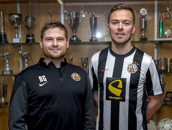Pálmi Rafn Pálmason er einn þeirra sem hefur styrkt leikmannahóp KR í vetur. Hér er hann með Bjarna Guðjónssyni, þjálfara KR.