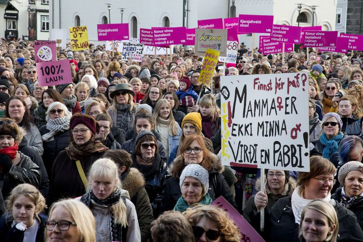 Tvær auglýsingastofur af sjö innan SÍA eru nýlega komnar með jafnlaunavottun VR, sem gefur vísbendingar um að auglýsingageirinn á Íslandi sé að þokast í rétta átt.