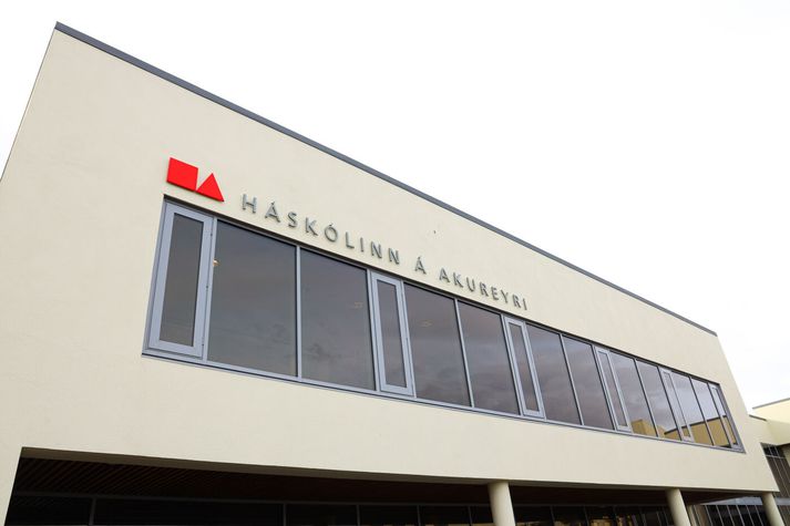 Alls bárust um 2.340 umsóknir að þessu sinni. 
