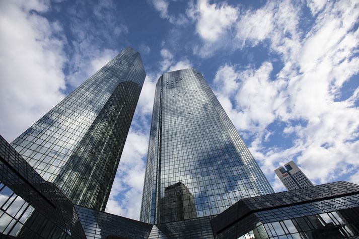 Höfuðstöðvar Deutsche Bank í Mainhattan, viðskiptahverfi Frankfurt.