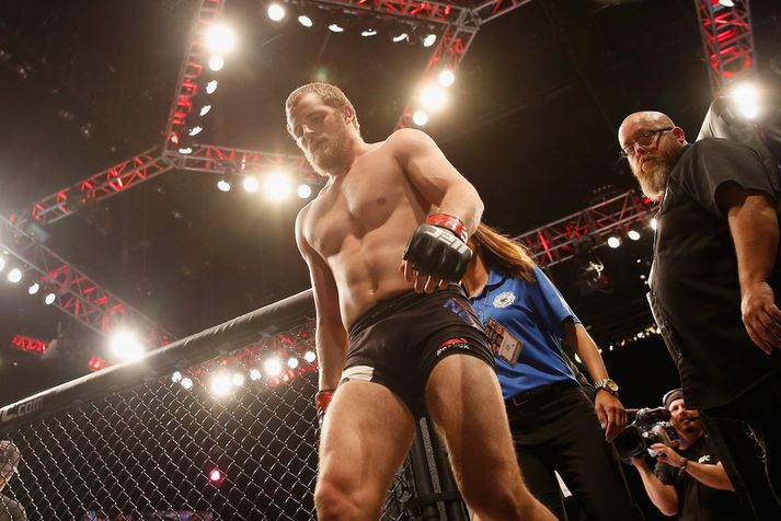 Gunnar Nelson stígur út úr búrinu í Vegas.