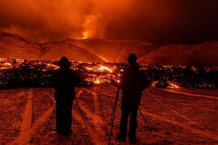 Svona var staðan á gosstöðvunum í gærkvöldi. Sannkölluð sýning fyrir augað.