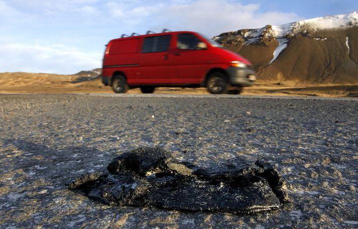 Vegagerðin mun bæta það tjón sem varð á ökutækjum vegna tjörublæðinganna. Fréttablaðið/Pjetur 